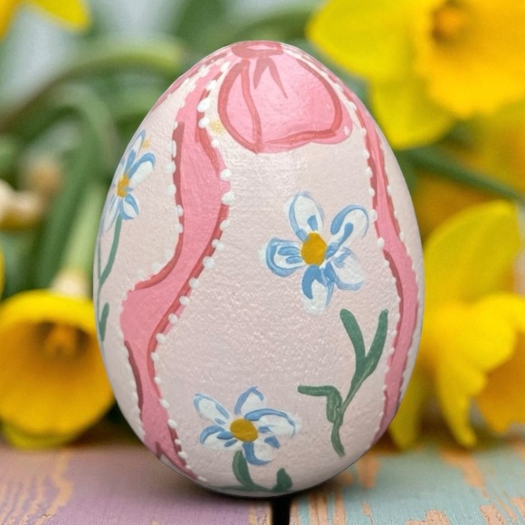 Vintage Hand painted Floral Pink Green and White Decorative Easter Egg - Picture 1 of 11
